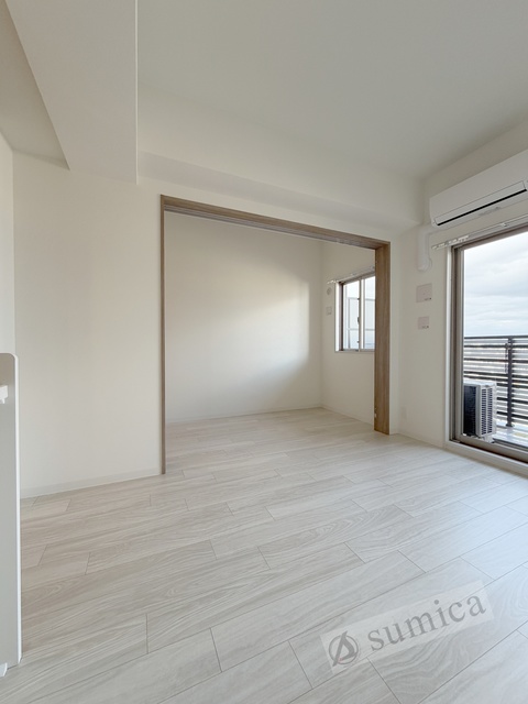 バルコニー　ワンちゃん猫ちゃんも嬉しい明るいお部屋です