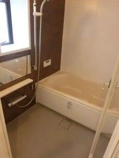 バス・シャワールーム　※退去前のため現況優先となります。