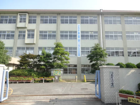 小学校　福岡市立南片江小学校（小学校）まで609m