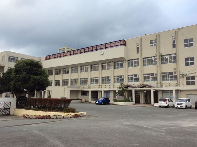 中学校　福岡市立片江中学校（中学校）まで422m