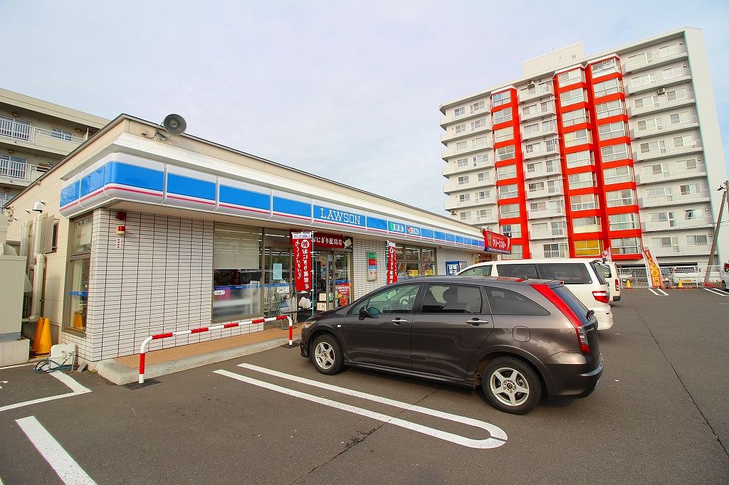 コンビニ　ローソン札幌平岸3条店（コンビニ）まで134m