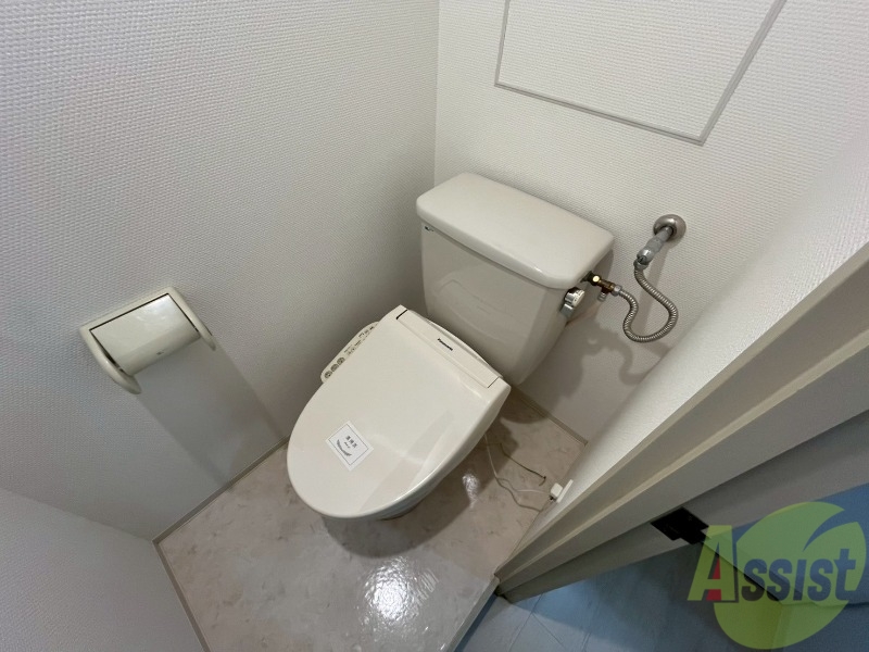 トイレ　こちらはトイレです。清潔感があり、安心して使用できます。