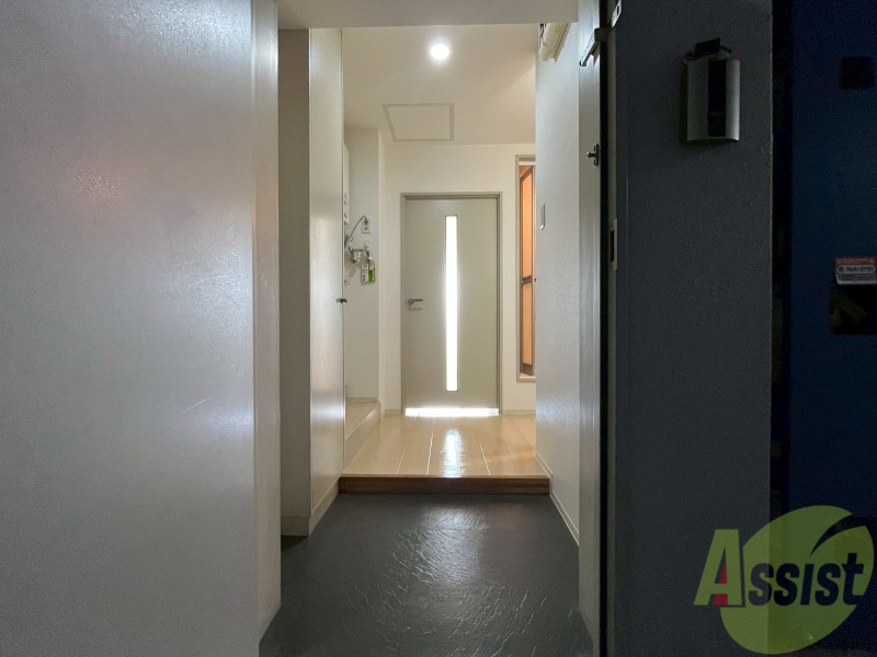 玄関　玄関の様子です。明るい印象ですね。気分もあがりそう。