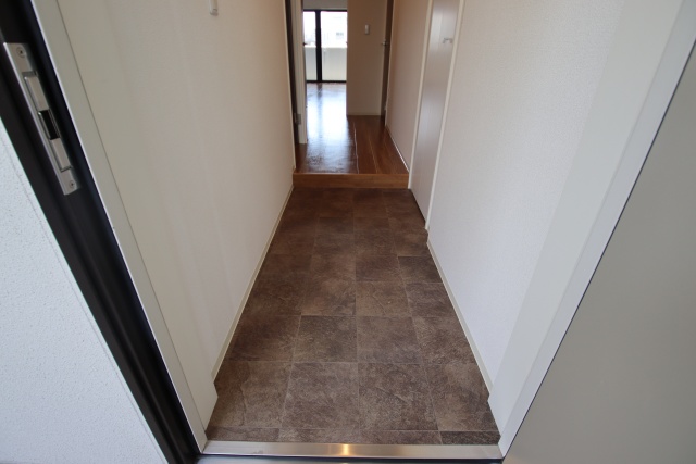 玄関　※別室の参考写真の為、現況優先です。