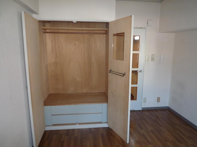 収納　写真は別号室のものです。