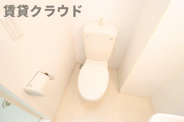 トイレ　白を基調とした清潔感のあるトイレ♪