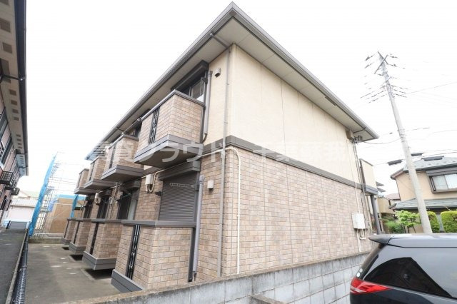 建物外観　落ち着いた色合いの外観♪