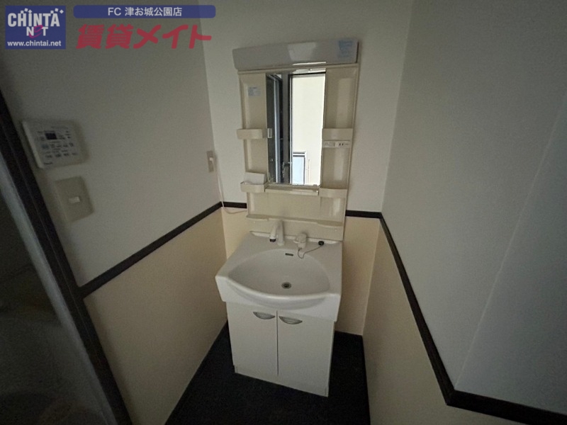 洗面設備　同じ物件、別部屋の写真です