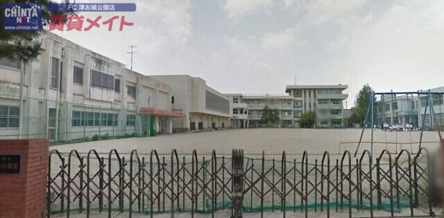 小学校　津市立豊津小学校（小学校）まで990m