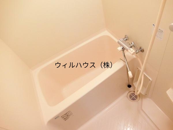 バス・シャワールーム　キレイにリフォームされています！