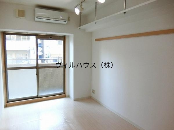 居室・リビング　広々とした洋室！