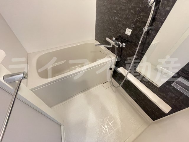 バス・シャワールーム　落ち着いた空間のお風呂です