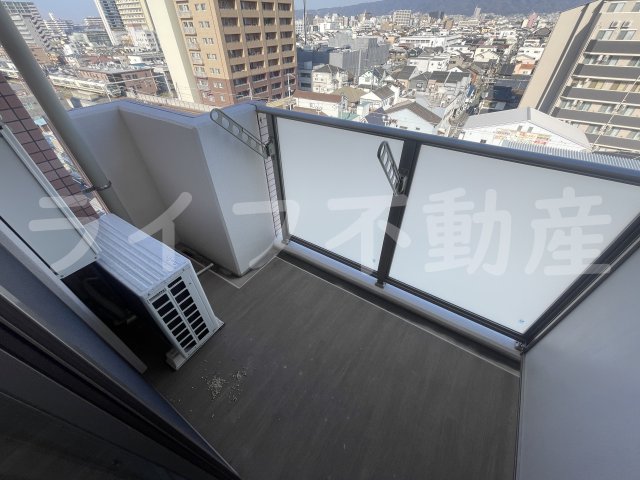 バルコニー　暖かな日差しのふりそそぐバルコニー