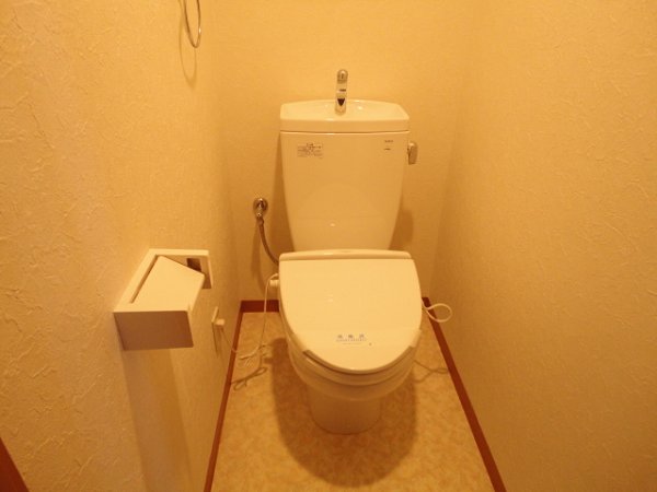 トイレ　考え事をするときはやっぱり個室。