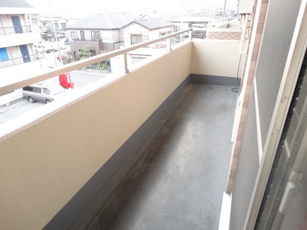 バルコニー　広ーいバルコニー