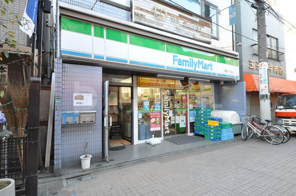 コンビニ　ファミリーマート駒込六丁目店（コンビニ）まで190m
