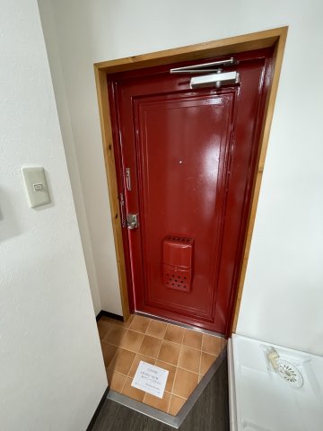 玄関　2022年5月撮影※現況を優先致します。