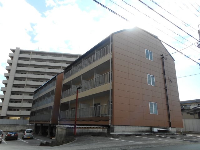 建物外観　現況が相違する場合は現況を優先致します。