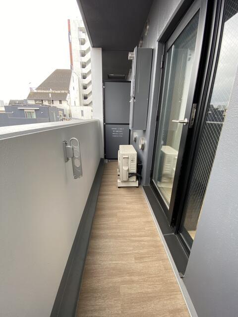 バルコニー　開放的で明るい空間を演出してくれるバルコニーです