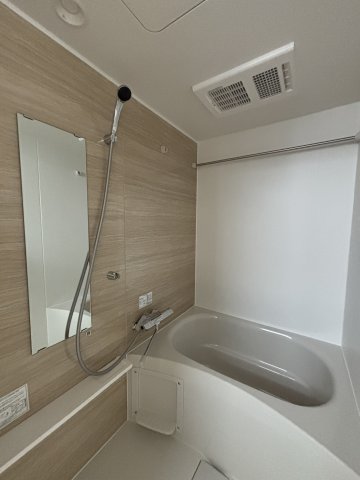 バス・シャワールーム　コンパクトで使いやすいお風呂です