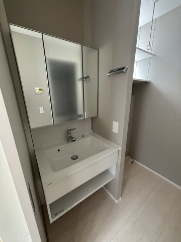 洗面設備　コンパクトで使いやすい洗面所