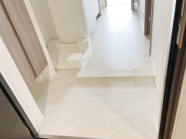 玄関　※写真は同タイプの別室のものです。