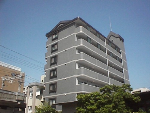 建物外観　高宮駅すぐ裏徒歩２分！の単身者用マンションです！