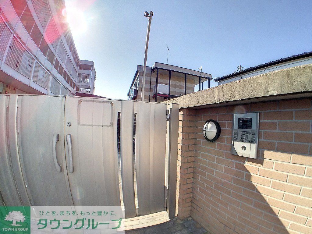 その他　オートロックゲート付き。