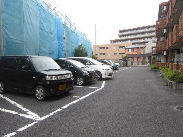 駐車場　★敷地内に駐車場ございます★