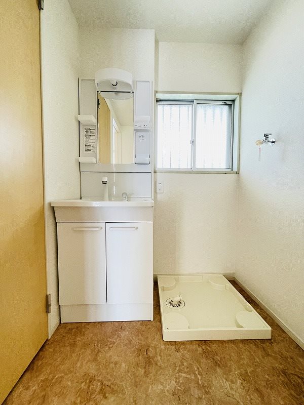 洗面設備　脱衣スペースもあります