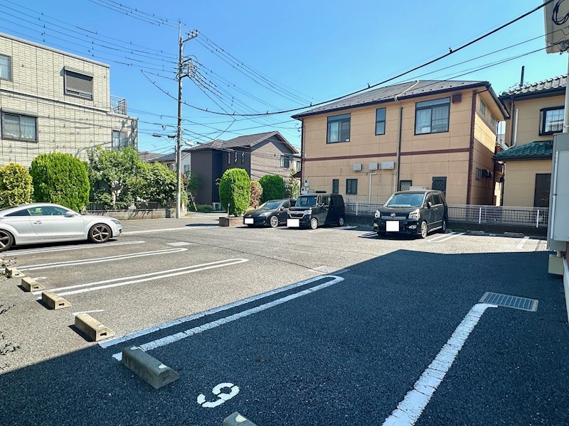 駐車場　敷地内駐車場（空き要確認）