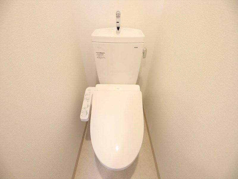 トイレ　温水洗浄暖房便座付トイレ