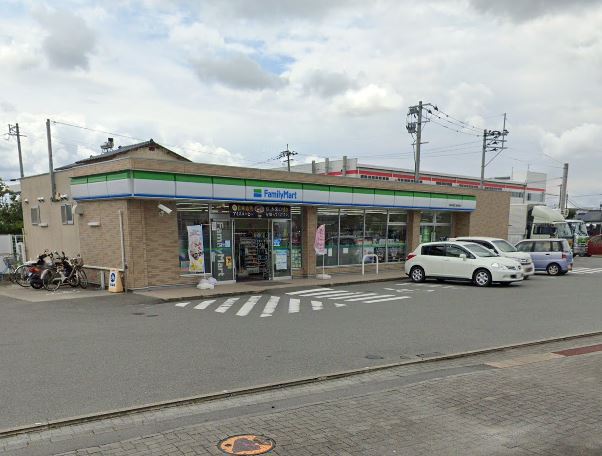 コンビニ　ファミリーマート（コンビニ）まで2731m