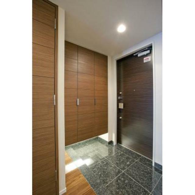 玄関　※別部屋参考写真