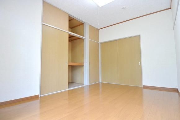 居室・リビング　★フローリングで綺麗な６帖洋室★