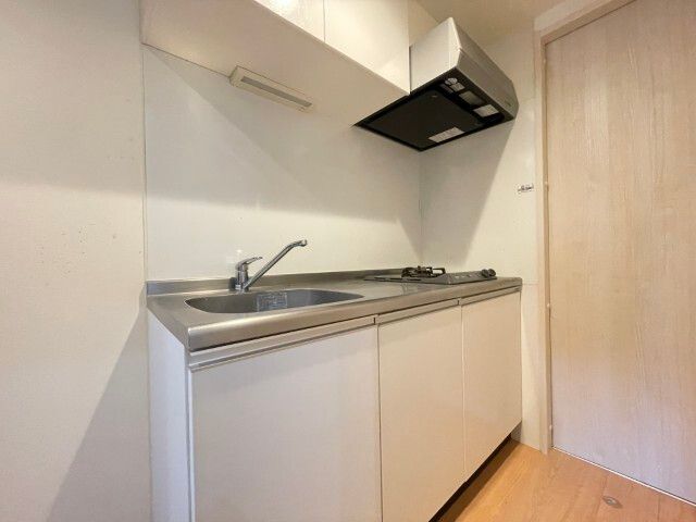 キッチン　※別号室の写真です。現況優先となります。