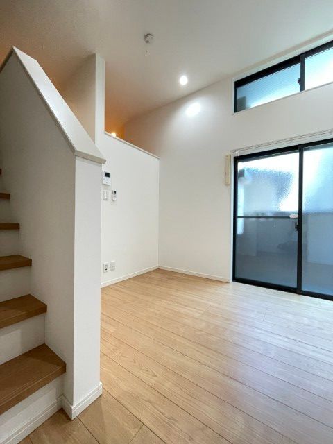 居室・リビング　※別号室の写真です。現況優先となります。