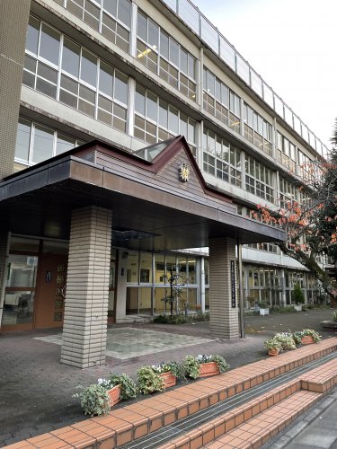 中学校　目黒区立第八中学校（中学校）まで483m