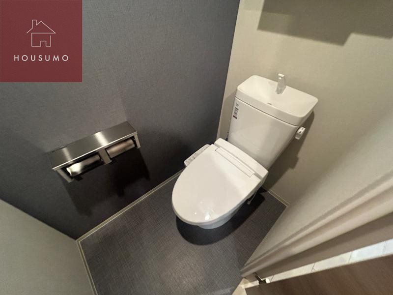 トイレ　同施工会社・同型モデルの室内です。（参考写真・イメージ写真）