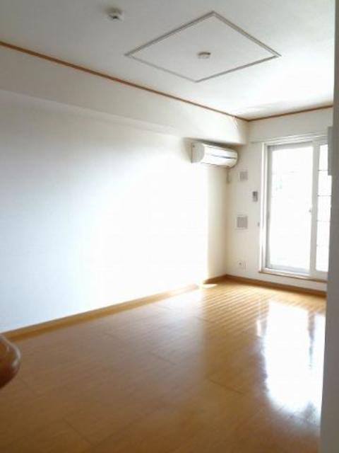 居室・リビング　室内