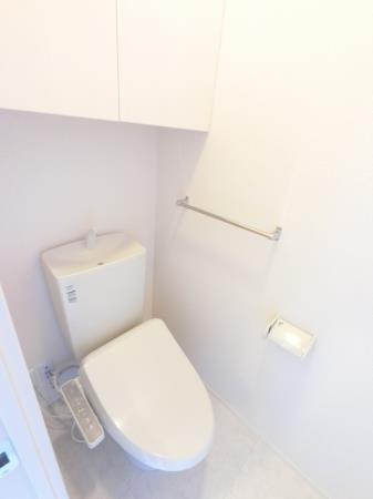 トイレ　冬でも温かく快適です♪もちろんウォッシュレットです！