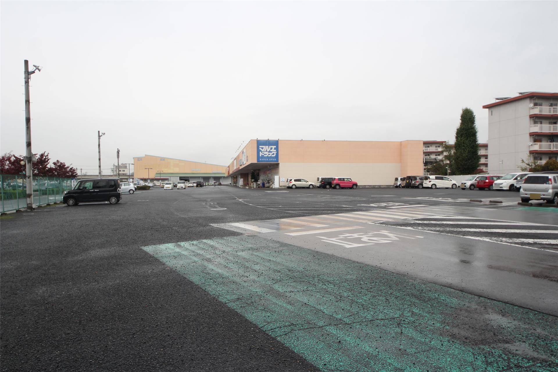 ドラックストア　マルエドラッグコンフォモール八幡店（ドラッグストア）まで770m