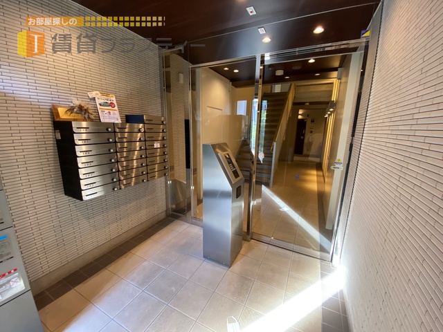 エントランス　安心のオートロック付き