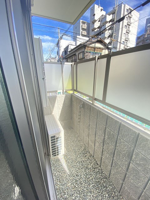 バルコニー　バルコニーからの眺めを楽しみながら食事をしませんか