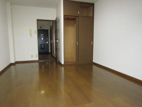 居室・リビング　室内