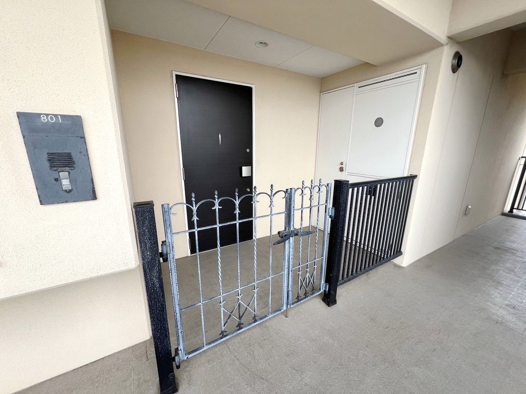 玄関　バルコニー