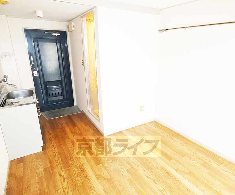 居室・リビング　落ち着いた雰囲気のお部屋です