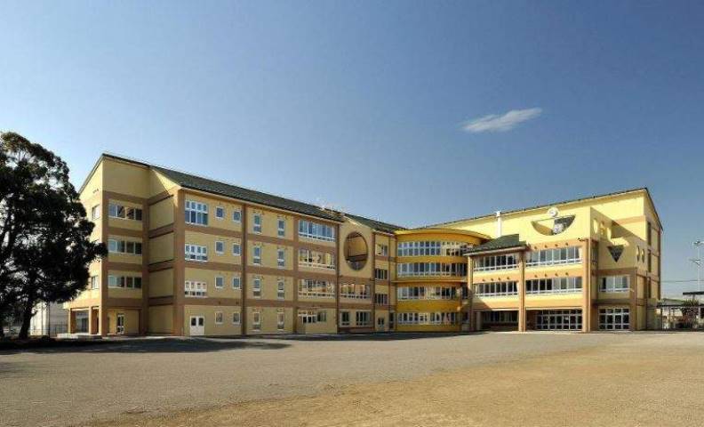 小学校　綾瀬小学校（小学校）まで600m