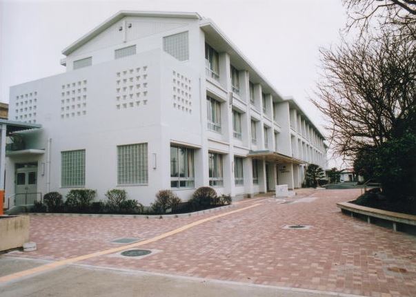 中学校　綾瀬中学校（中学校）まで1033m