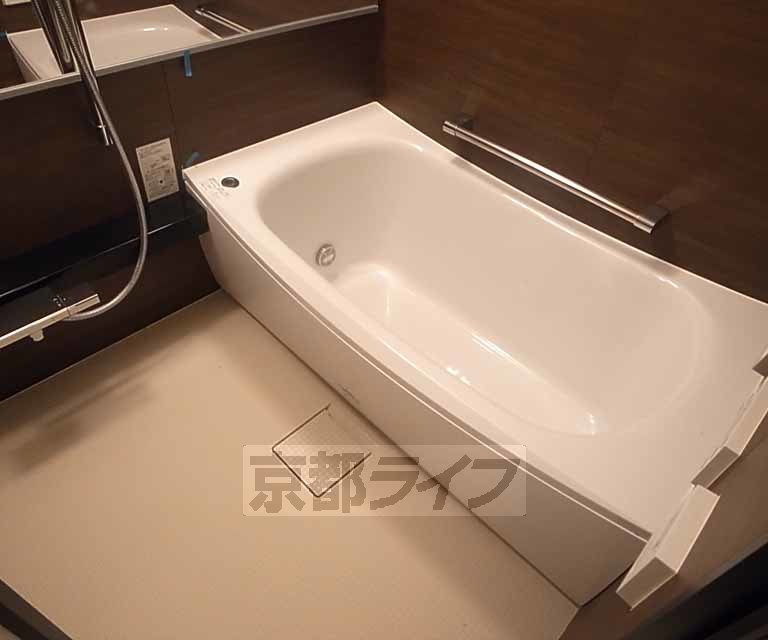 バス・シャワールーム　広々浴槽